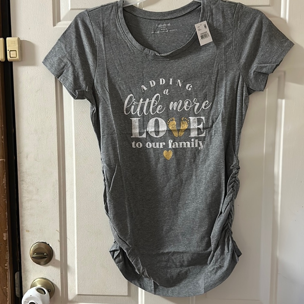 MOTHERHOOD MATERNITY ADDING LOVE TO FAMILY GRAPHIC TEE: GRAY: NWT: M